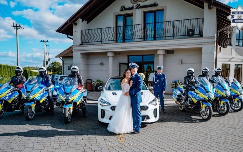 Wzięli ślub w Tychach z asystą honorową / fot. Policja