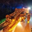Samochód dachował na DK86 / fot. 112Tychy