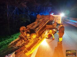 Samochód dachował na DK86 / fot. 112Tychy