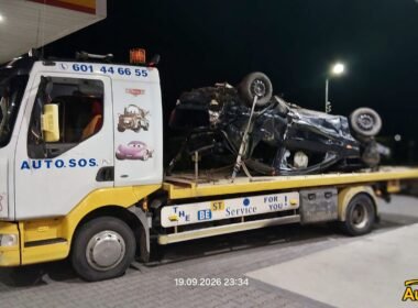 Samochód dachował na DK86 / fot. 112Tychy.pl