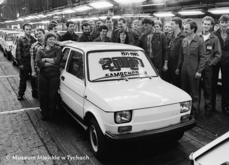 fot. Dwumilionowy Fiat 126p, fot. Zygmunt Wieczorek, 1985, ze zbiorów Muzeum Miejskiego w Tychach