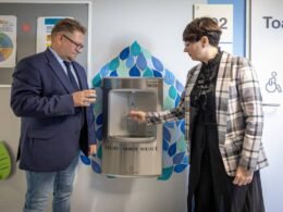 Oficjalnie otwarcie punktu z wodą / fot. UMTychy.pl