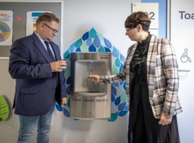 Oficjalnie otwarcie punktu z wodą / fot. UMTychy.pl
