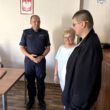 Mieszkaniec Tychów przyszedł na komendę podziękować policjantom / fot. Policja