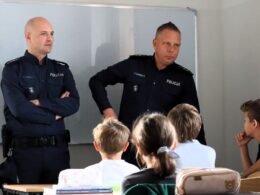 Policjanci rozmawiali z uczniami / fot. Policja
