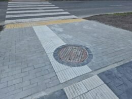 Prowadnica prowadząca przez studzienkę kanalizacyjną / fot. Tychy24.net