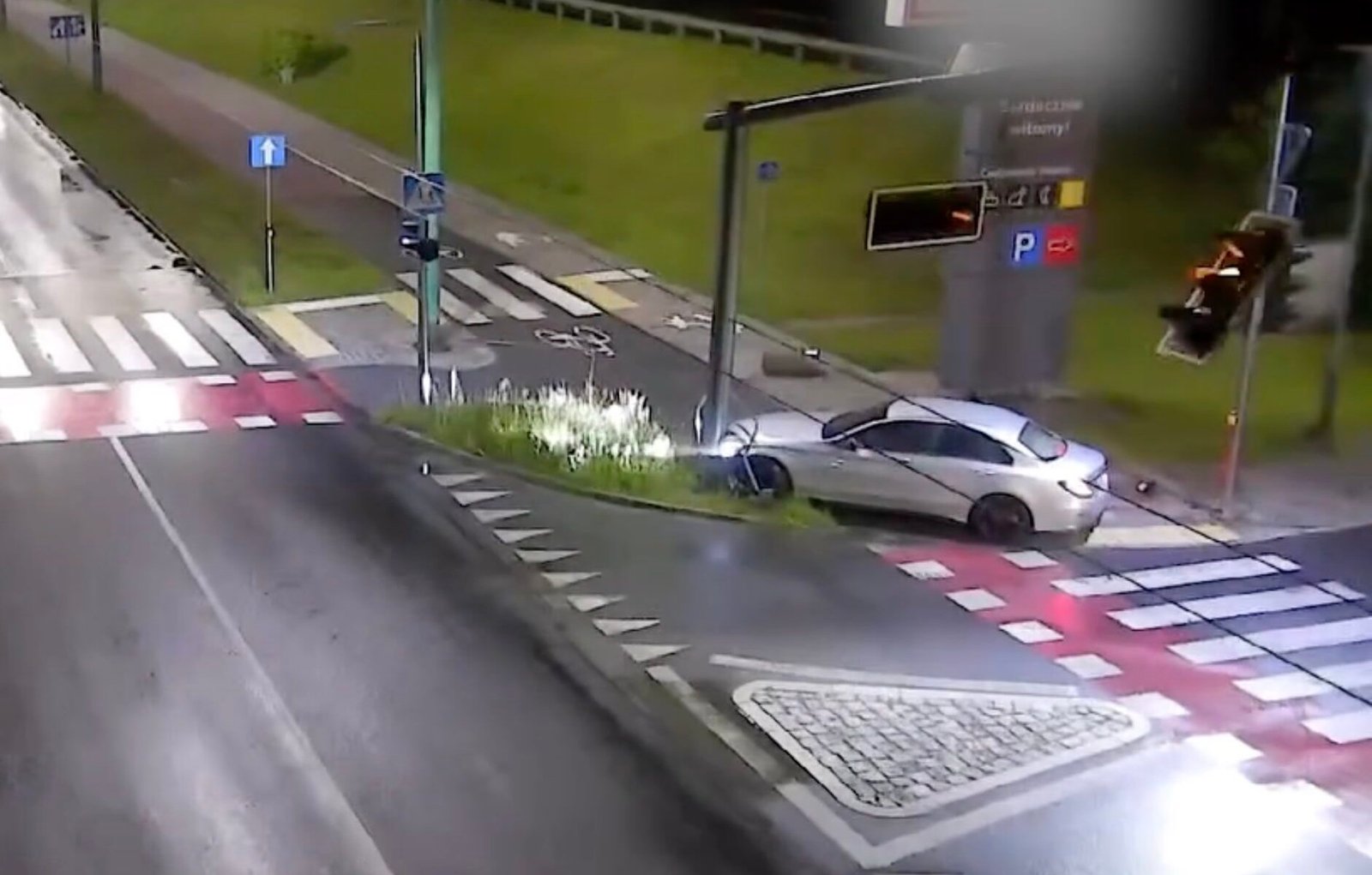 Zdarzenie na skrzyżowaniu ul. Tischnera z al. Piłsudskiego / fot. Tychy na Drodze / Facebook