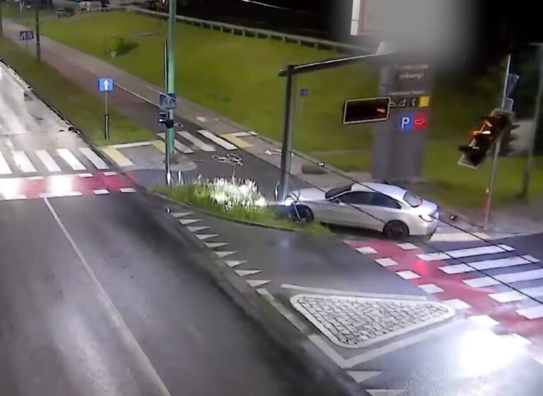 Zdarzenie na skrzyżowaniu ul. Tischnera z al. Piłsudskiego / fot. Tychy na Drodze / Facebook