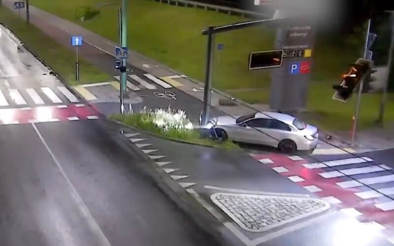 Zdarzenie na skrzyżowaniu ul. Tischnera z al. Piłsudskiego / fot. Tychy na Drodze / Facebook